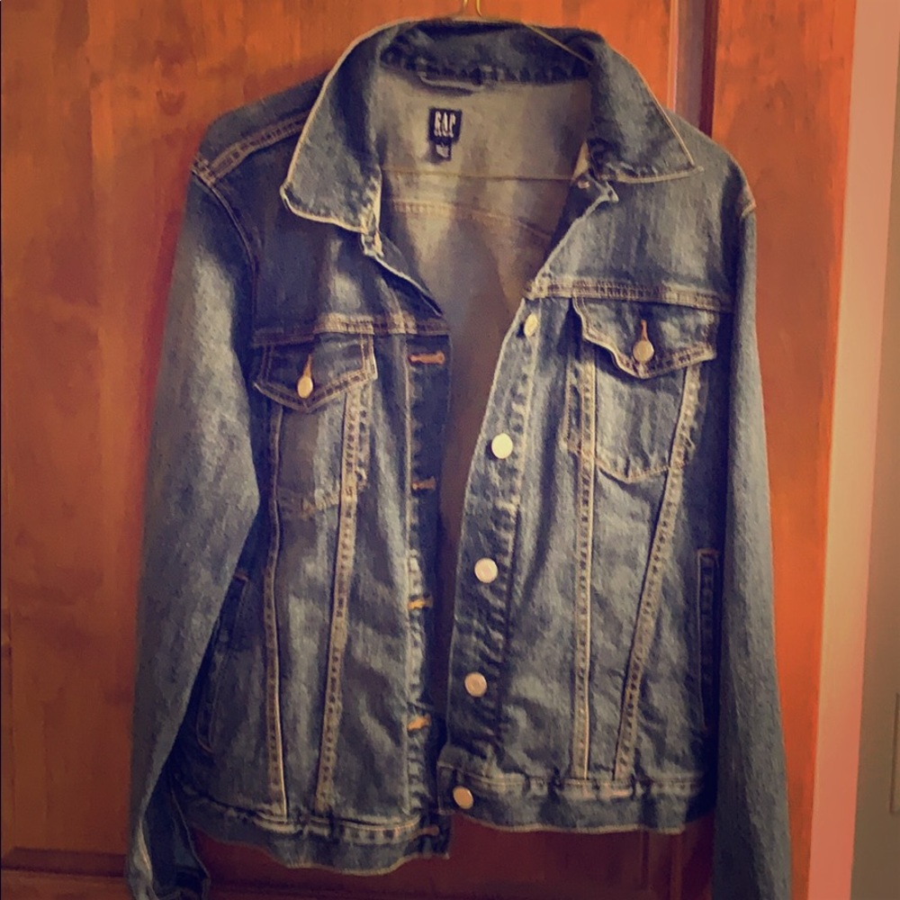 Classic GAP jean jacket!